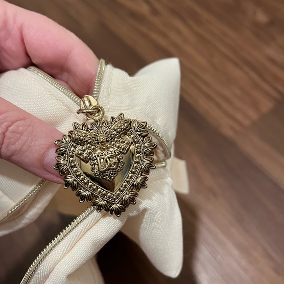 NWOT Dolce&Gabbana Devotion Sacred Heart
Toiletry Make-up Bag Pouch - Picture 2 of 12